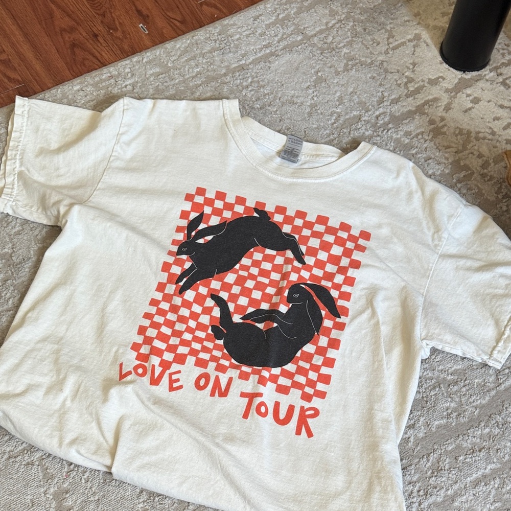 Love on tour harry styles tshirt. Size L
